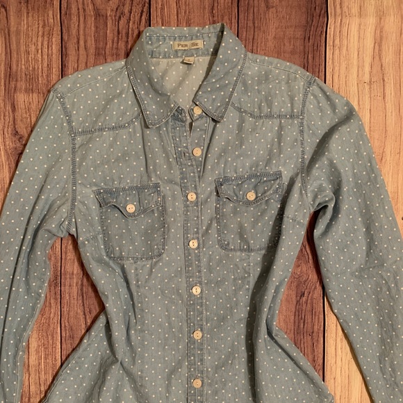 Button up top - Picture 2 of 4